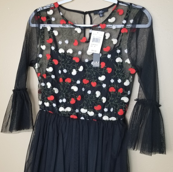 Robe Tulle Taille M – Rouge Et Noir – Dentelle – Sans Manches – Sans Bretelles – Neuf Avec étiquettes